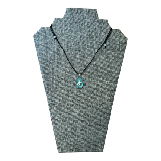 Necklace with a starfish pendant on a gray mannequin bust