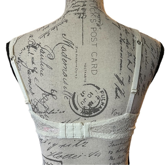Back of cream lace bra