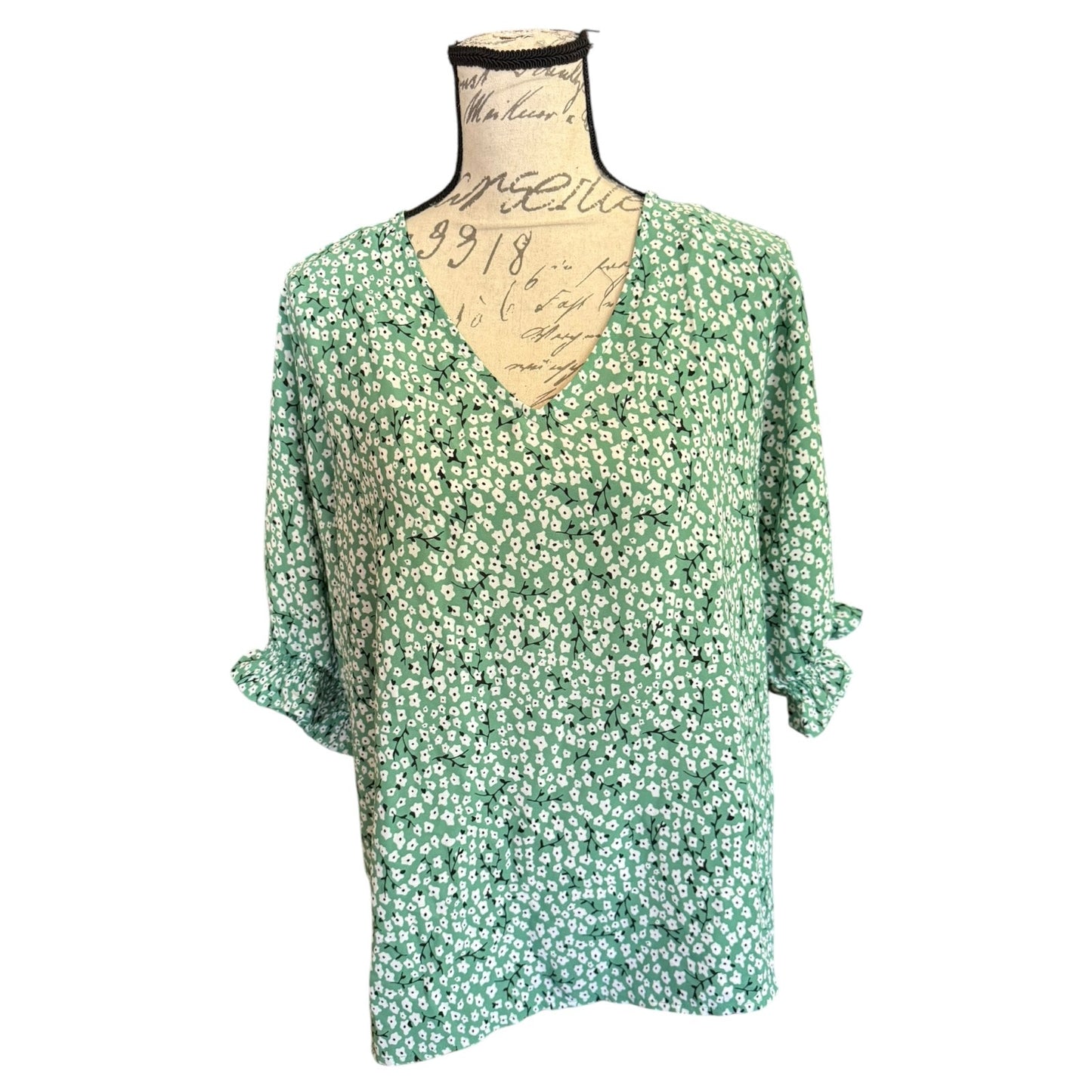 Well Worn Green White Floral V Neck Shirt NWT Size XL