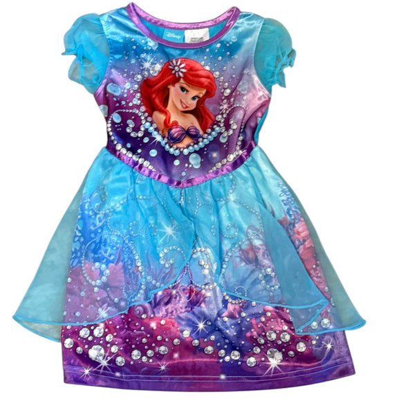Front of Children's sleep dress with a princess design on a white background