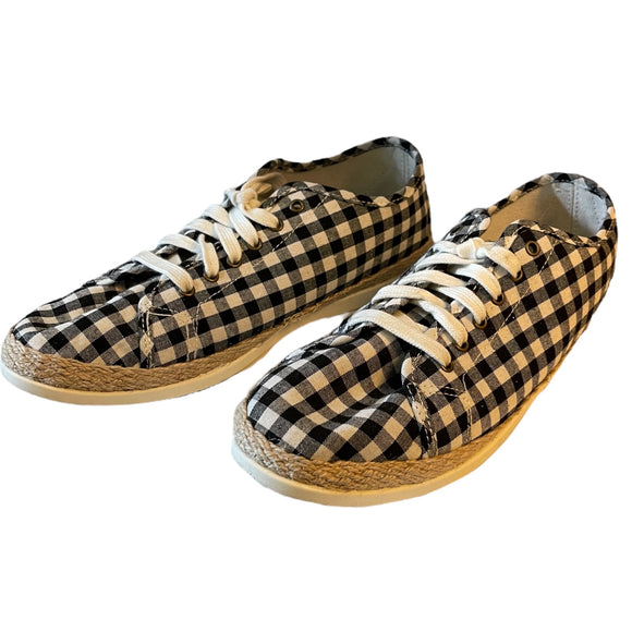 Front side of Esprit sneakers 1