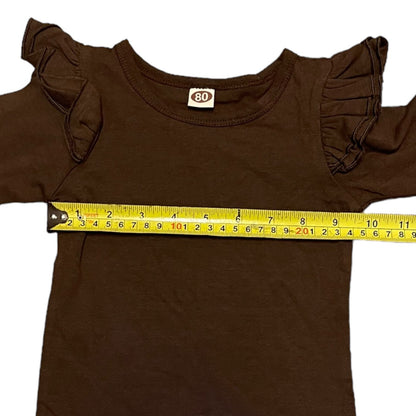 Brown baby shirt with ruffled sleeves and a measuring tape indicating size 80 on a white background