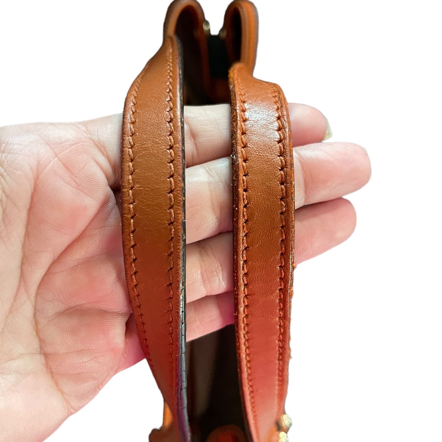 Handles on purse