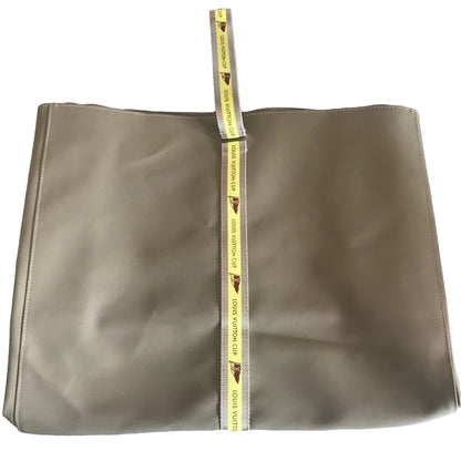 Front of purse laying flat