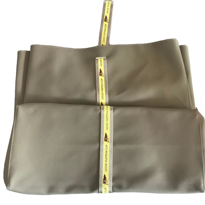 Back of purse laying flat