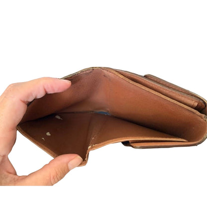 Interior of cash pocket