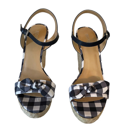 Front of gray and white checkered sandals with bow details on a white background