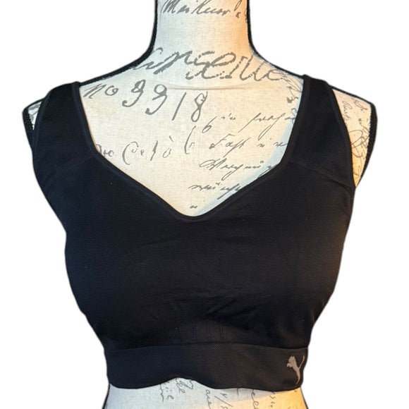 Front of Black sports bra on a mannequin with a white background