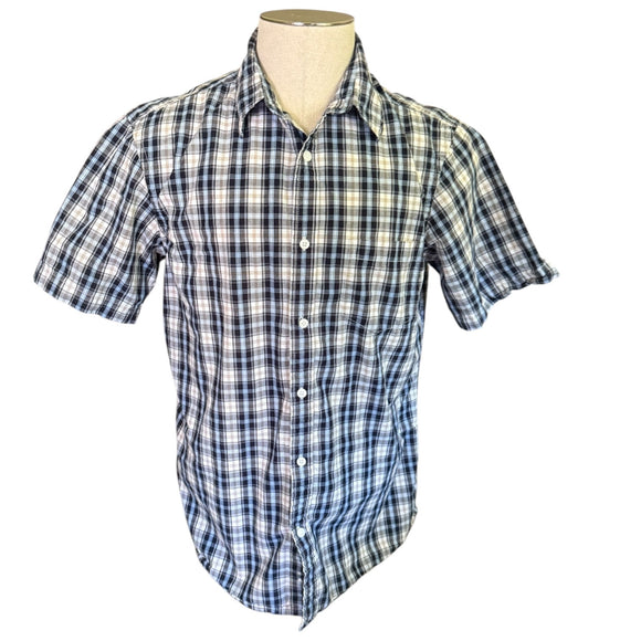 Plaid short-sleeve shirt on a mannequin against a white background